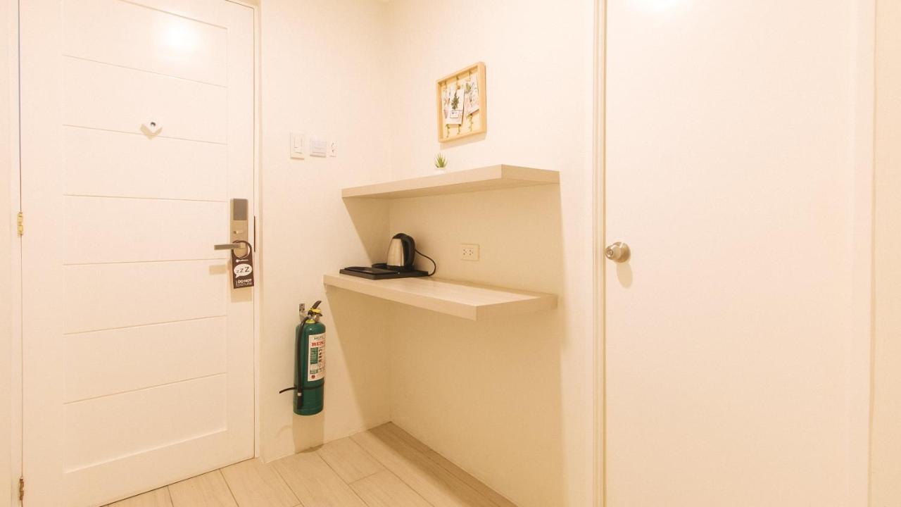 Reddoorz Plus At La Belle Residences Makati City Exterior photo