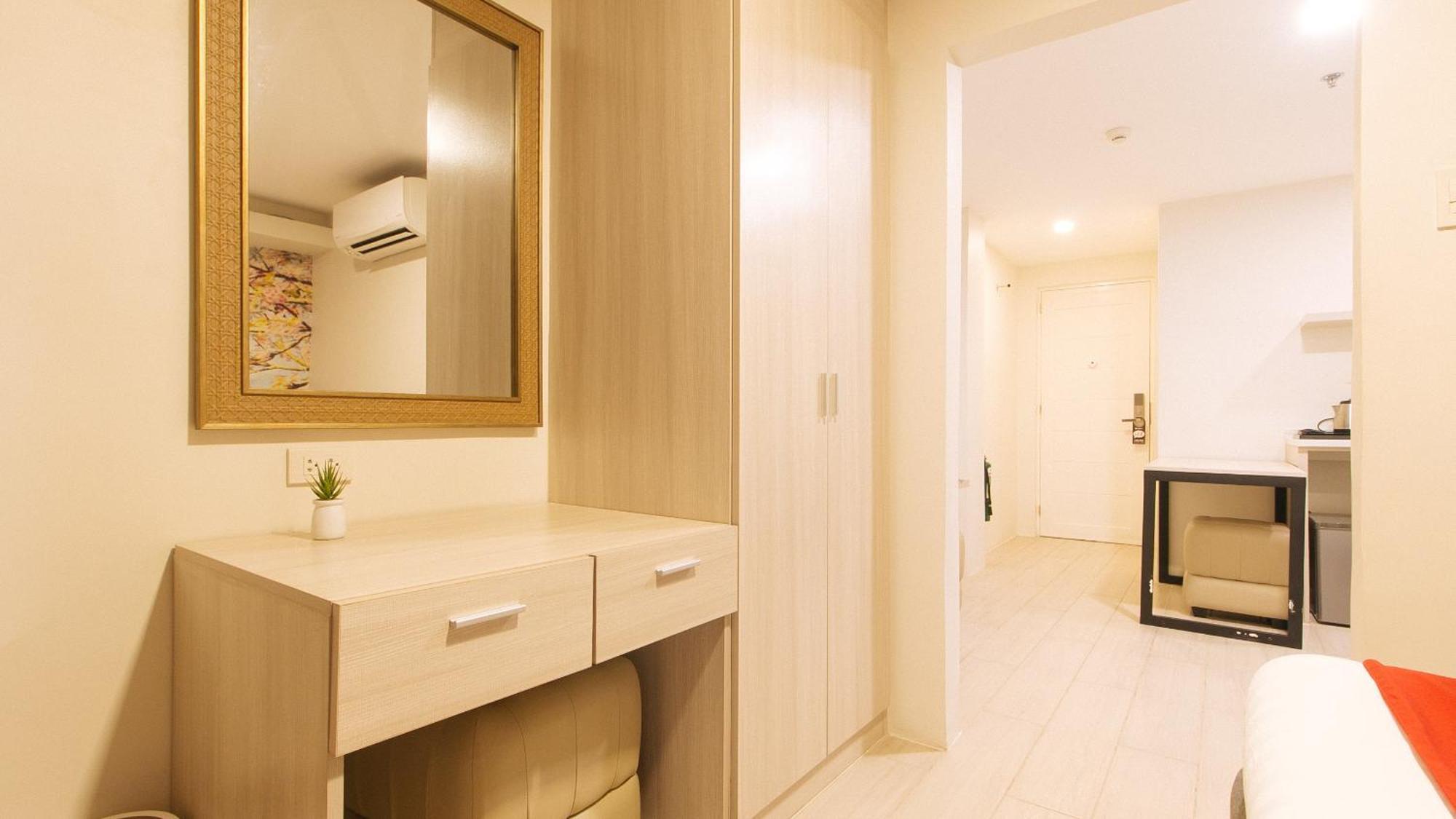 Reddoorz Plus At La Belle Residences Makati City Exterior photo