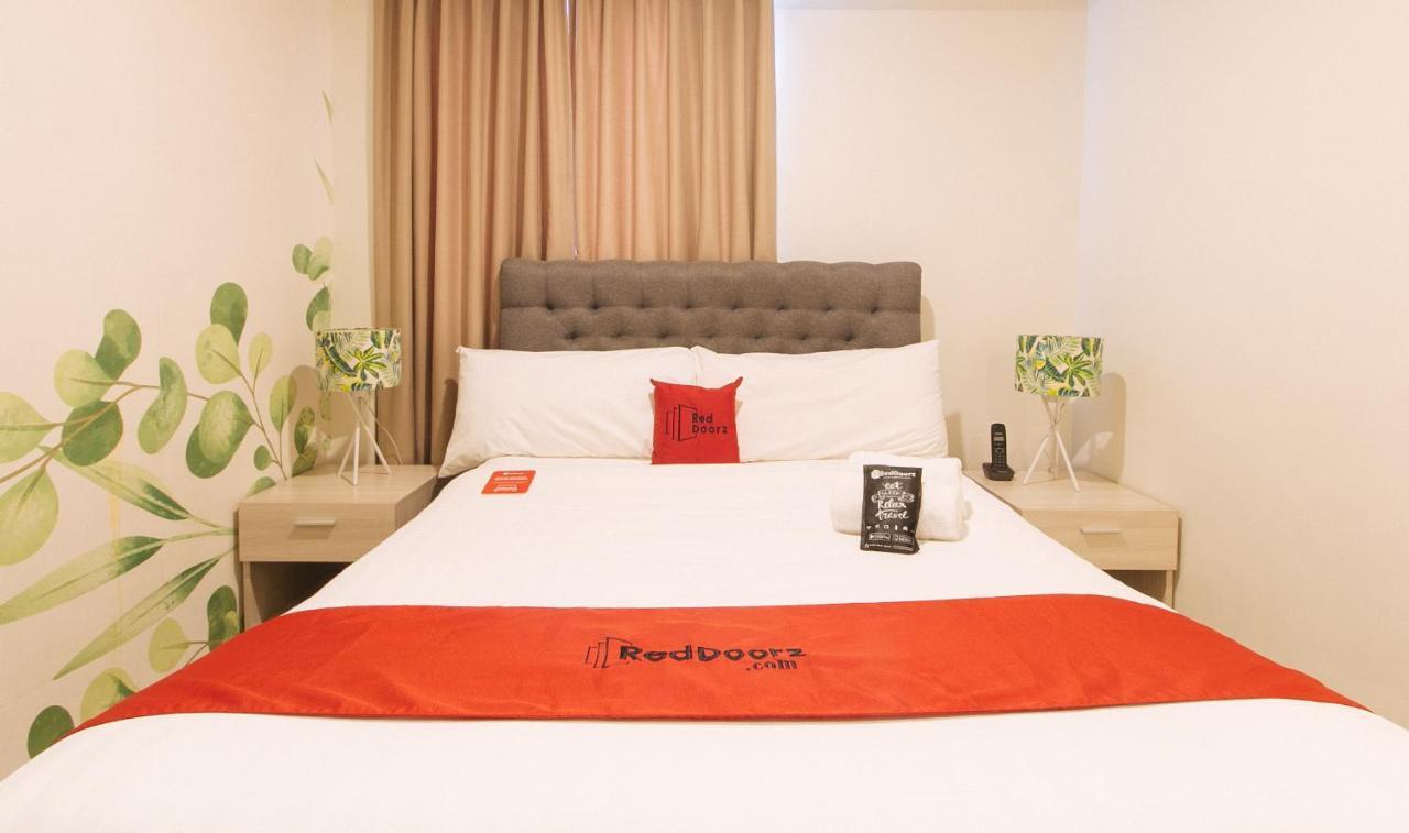 Reddoorz Plus At La Belle Residences Makati City Exterior photo
