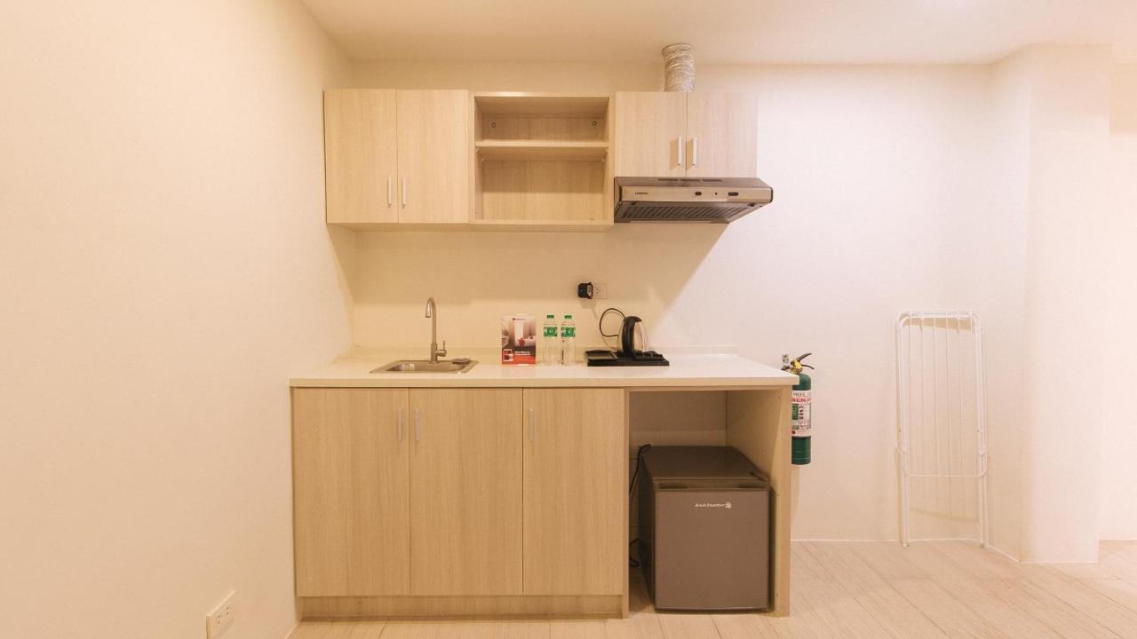 Reddoorz Plus At La Belle Residences Makati City Exterior photo