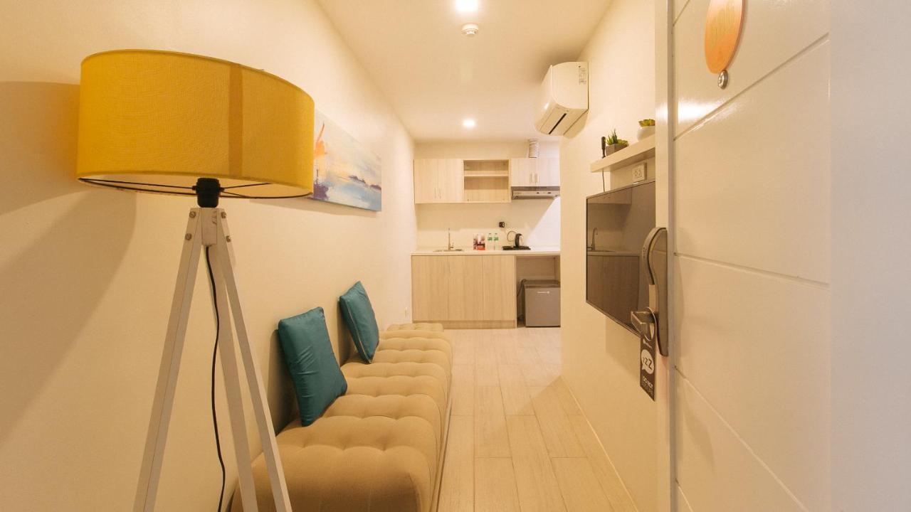 Reddoorz Plus At La Belle Residences Makati City Exterior photo
