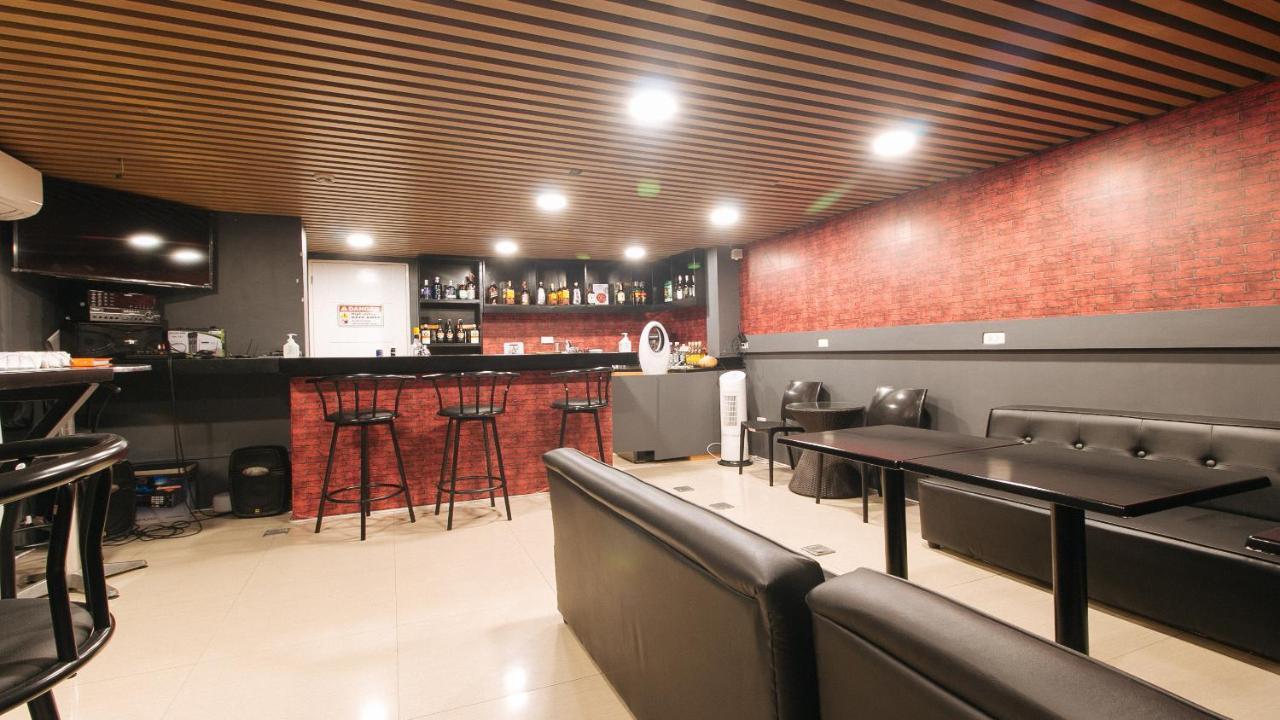 Reddoorz Plus At La Belle Residences Makati City Exterior photo