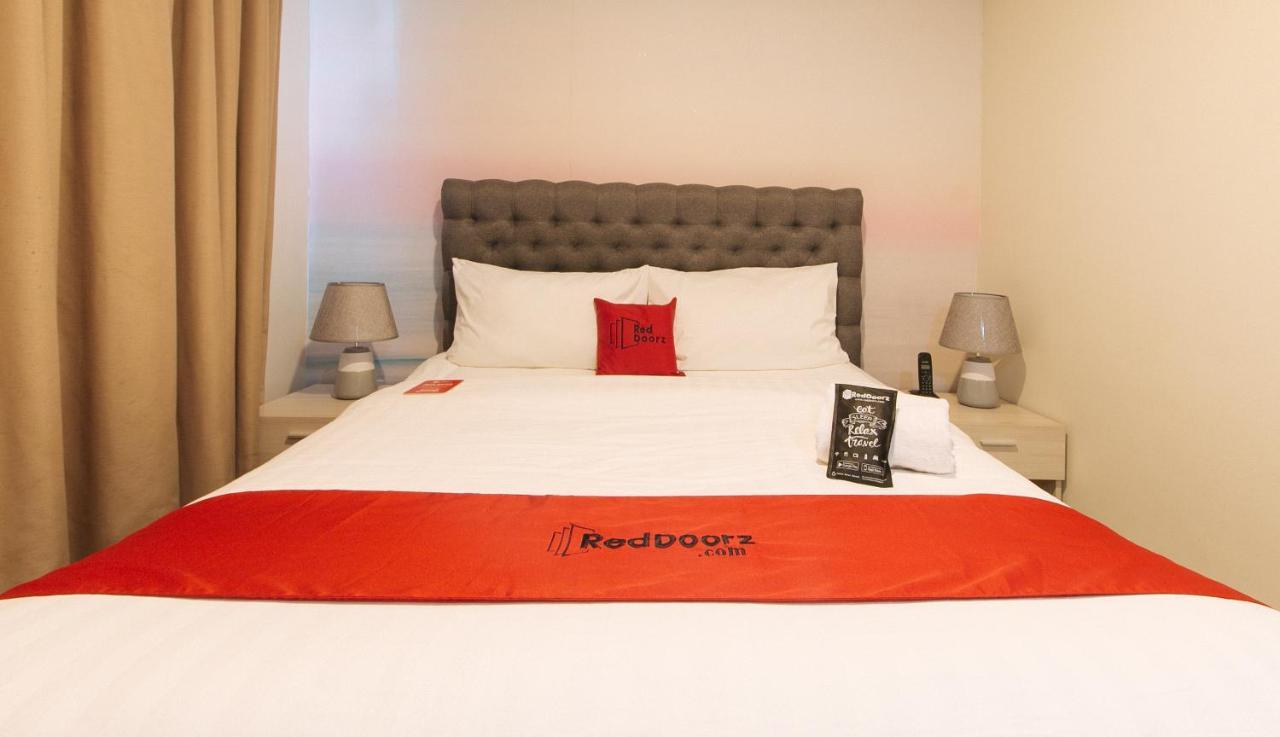 Reddoorz Plus At La Belle Residences Makati City Exterior photo